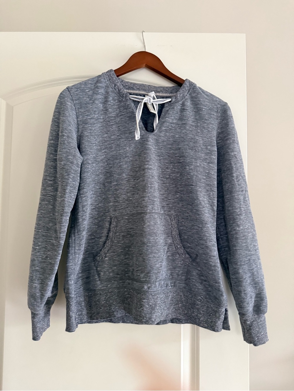 GreenTea Women’s Heather Gray Crewneck Pullover with Kangaroo Pocket